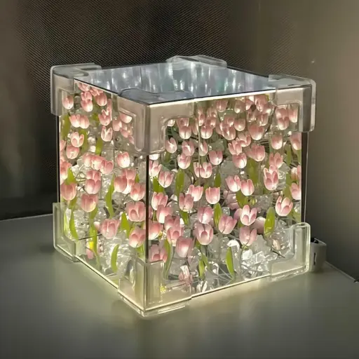 Tulip Cube lamp